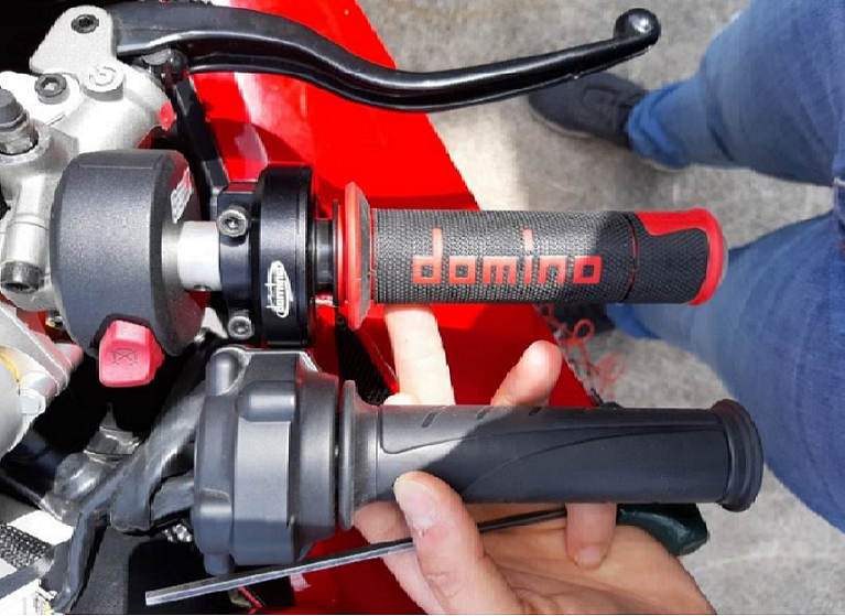 その他 Robi Ride Viper Rider Scrubber 40IN Ride-On With 312 AH AGM Batteries